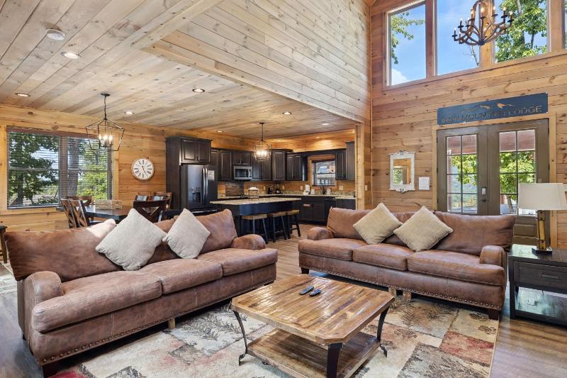 Iron Mountain Lodge cabin - image 20