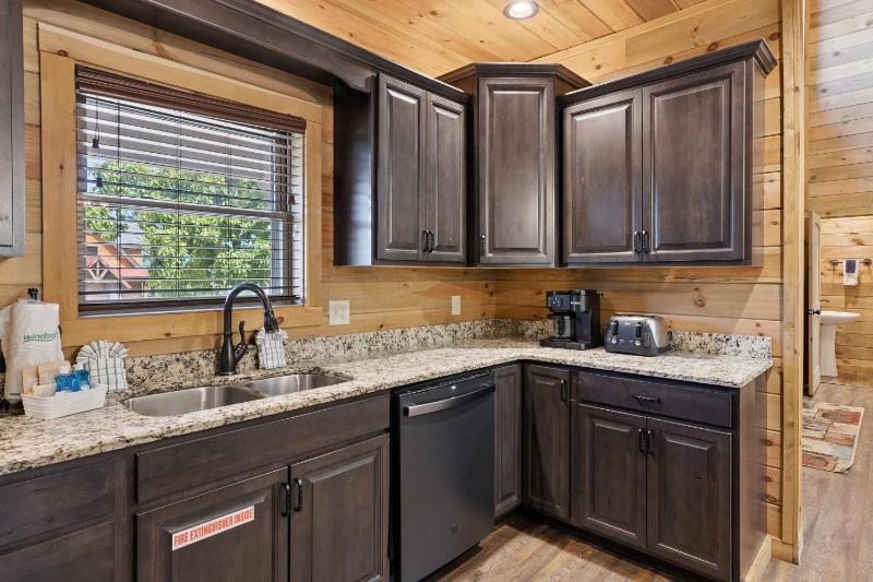 Iron Mountain Lodge cabin - image 31
