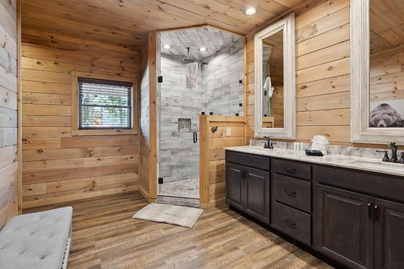 Iron Mountain Lodge cabin - image 12