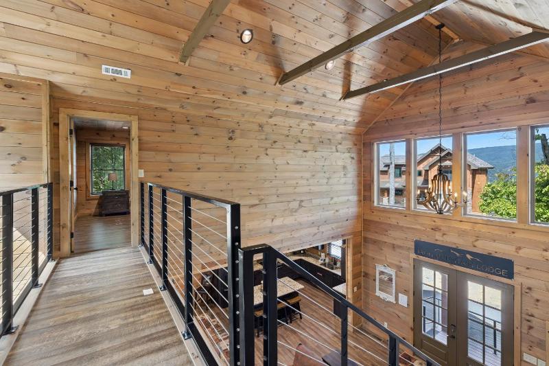 Iron Mountain Lodge cabin - image 28
