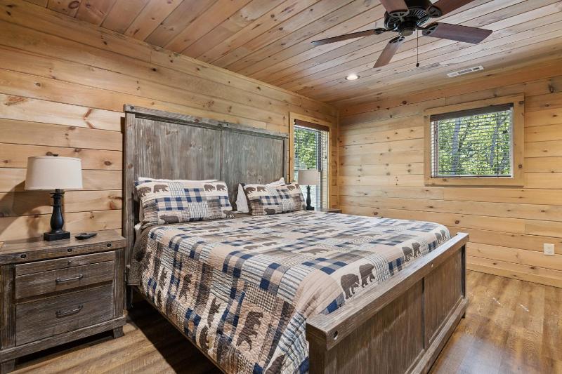 Iron Mountain Lodge cabin - image 41