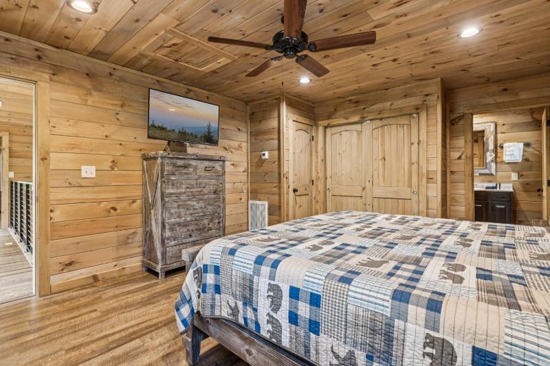 Iron Mountain Lodge cabin - image 42