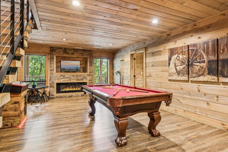 Iron Mountain Lodge cabin - image 16