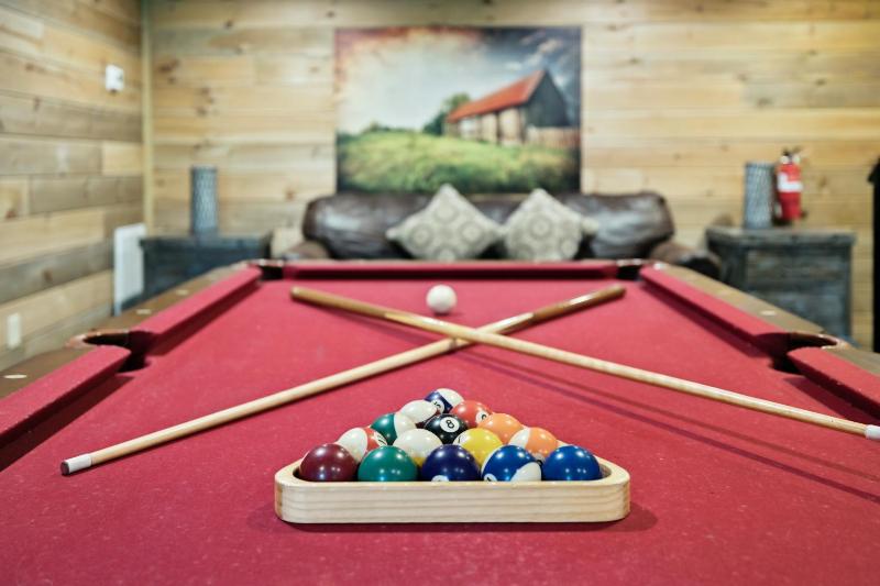 Iron Mountain Lodge cabin - image 25
