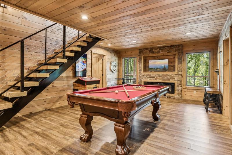 Iron Mountain Lodge cabin - image 24