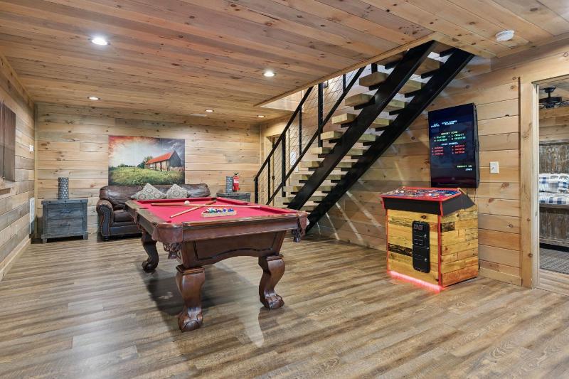 Iron Mountain Lodge cabin - image 39
