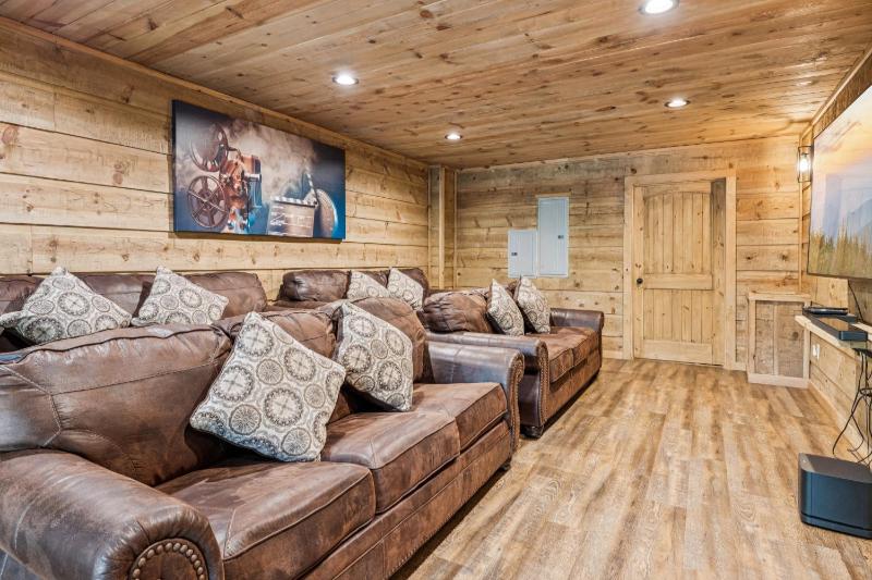 Iron Mountain Lodge cabin - image 15