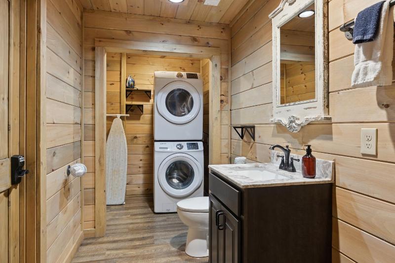 Iron Mountain Lodge cabin - image 7