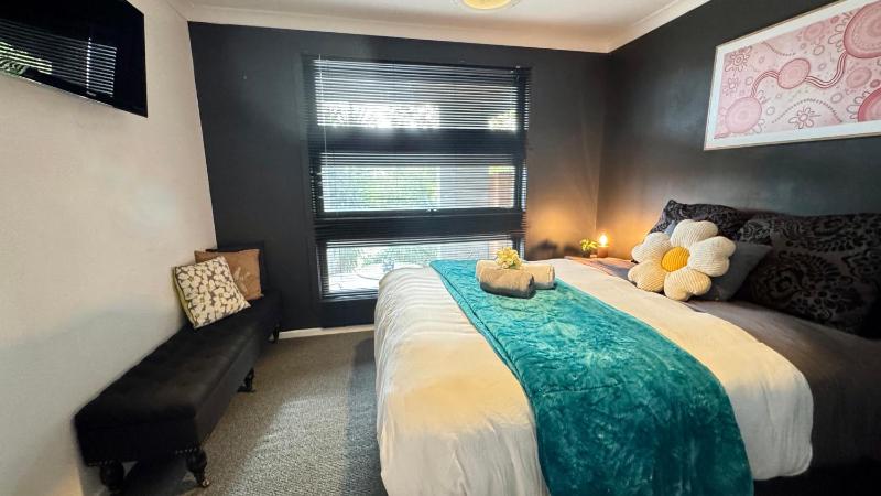 Coastal Tones - Designer Beach house - Pets Welcome - Huge Yard - Walk to Beach - image 19