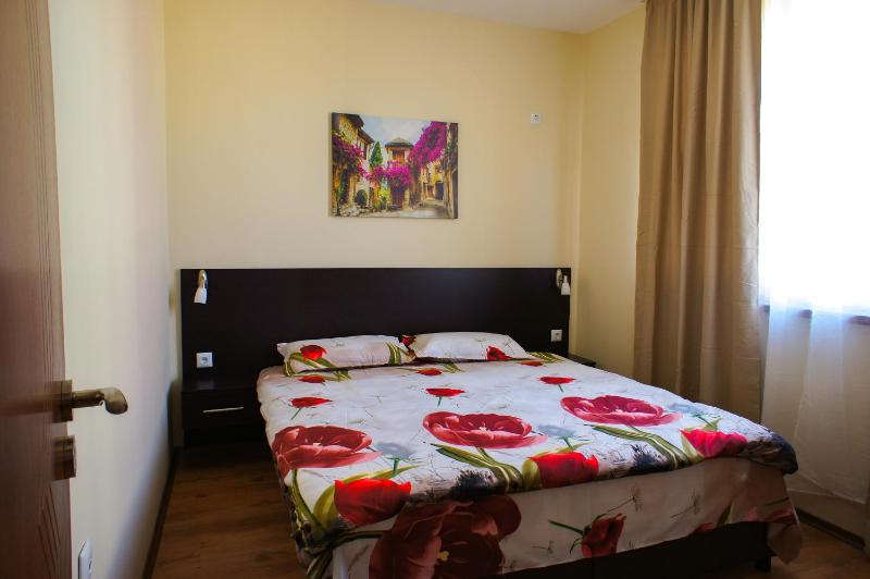 Apartment with Mountain View image 2