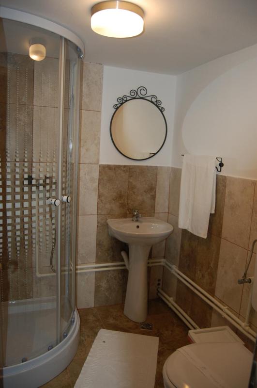 Quadruple Room image 2