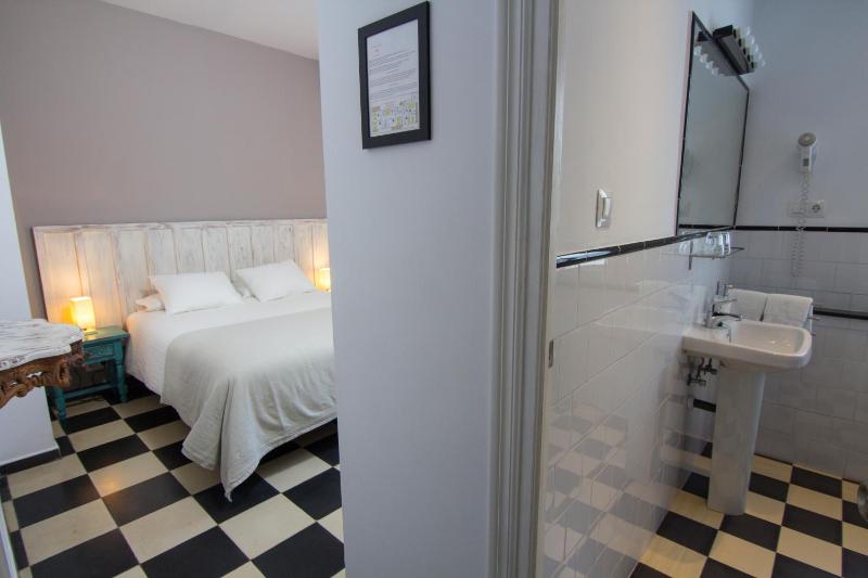 Double Room image 3