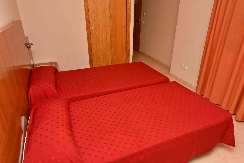 Double or Twin Room image 2