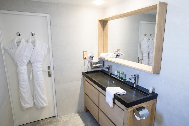 Junior Suite - Free Spa Access image 2