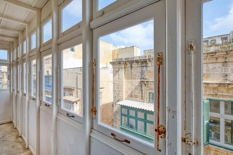 Authentic Apartment in the Heart of Valletta - image 7