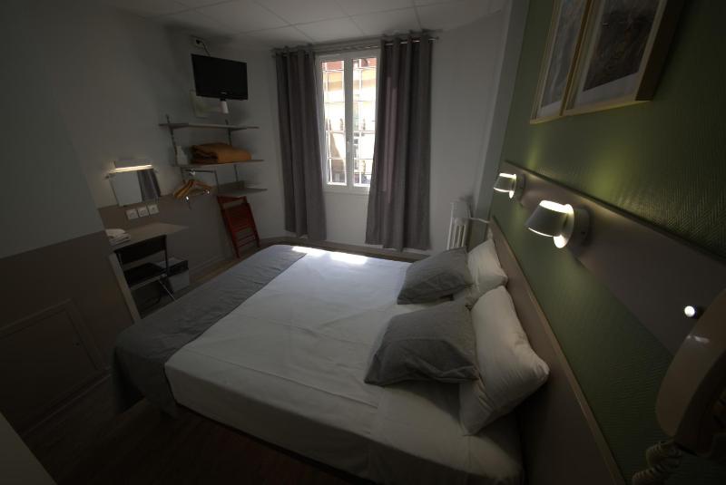 Hotel Lux - image 13
