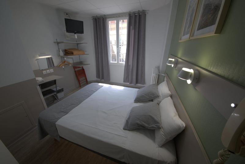 Hotel Lux - image 12