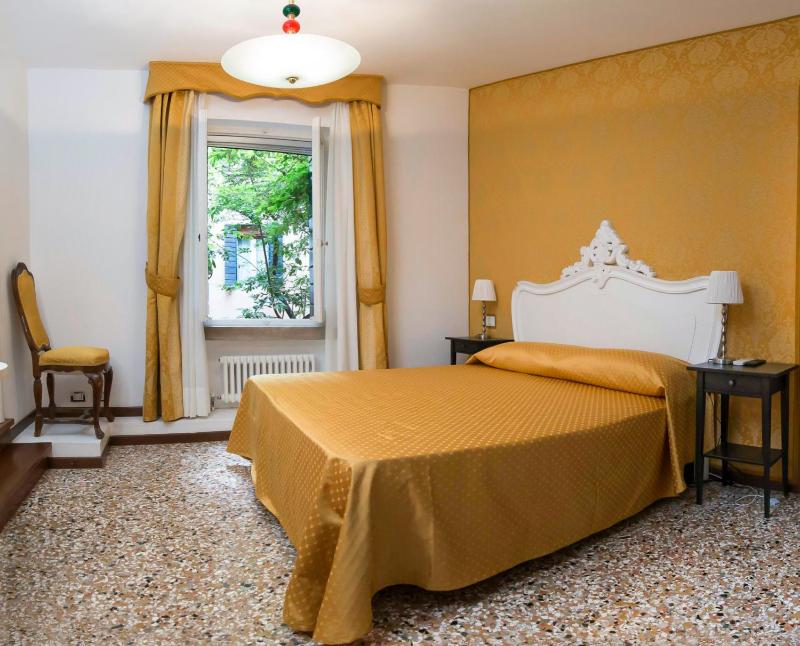 Standard Double Room image 1