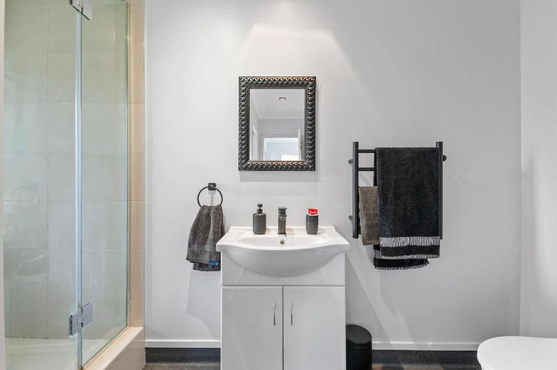 Twin Apartments - Walk to Forest with Spa Pools - image 10