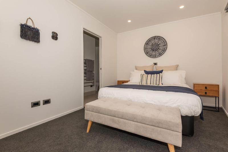 Twin Apartments - Walk to Forest with Spa Pools - image 3