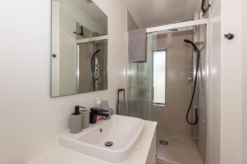 Twin Apartments - Walk to Forest with Spa Pools - image 9