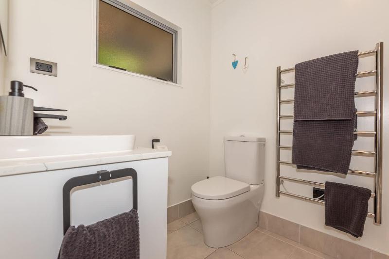 Twin Apartments - Walk to Forest with Spa Pools - image 4