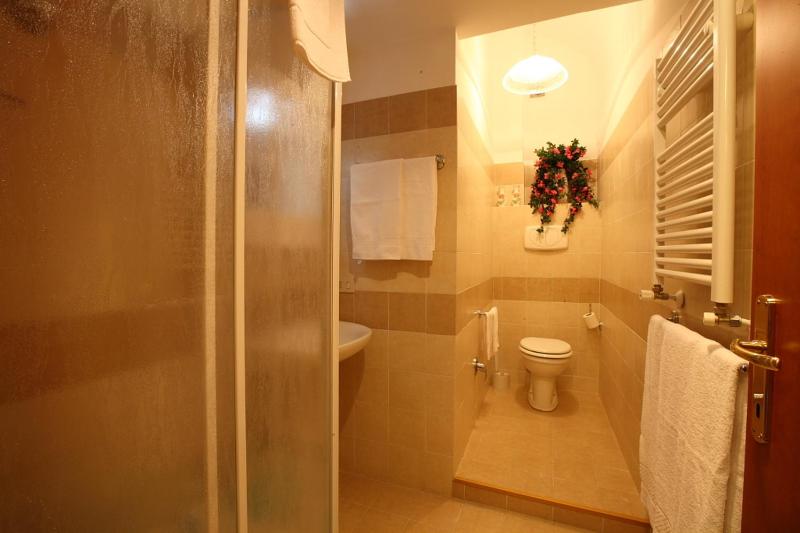 Double or Twin Room with Private External Bathroom image 2