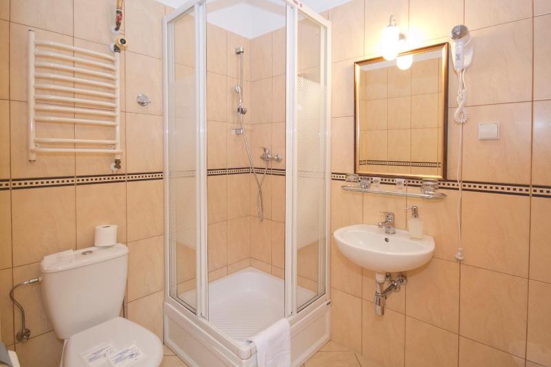 Economy Double Room image 4