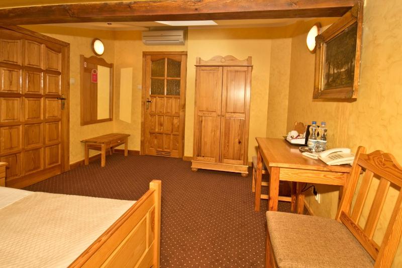 Economy Double Room image 3