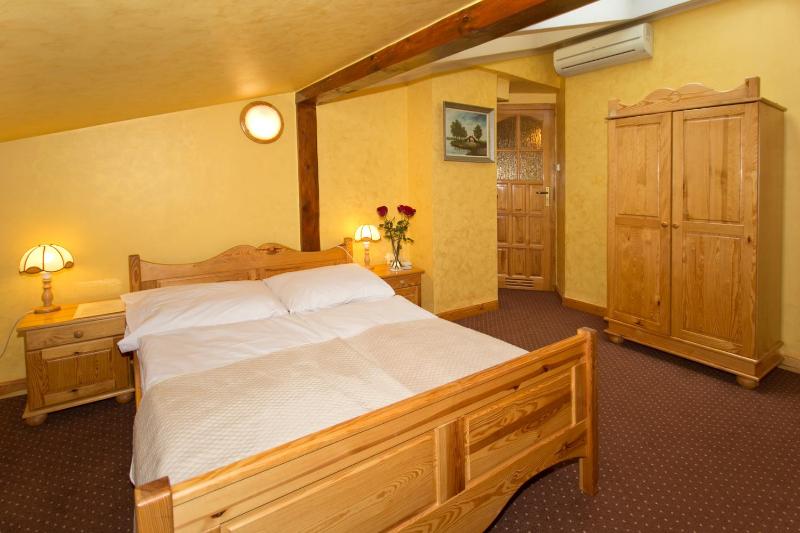 Economy Double Room image 2