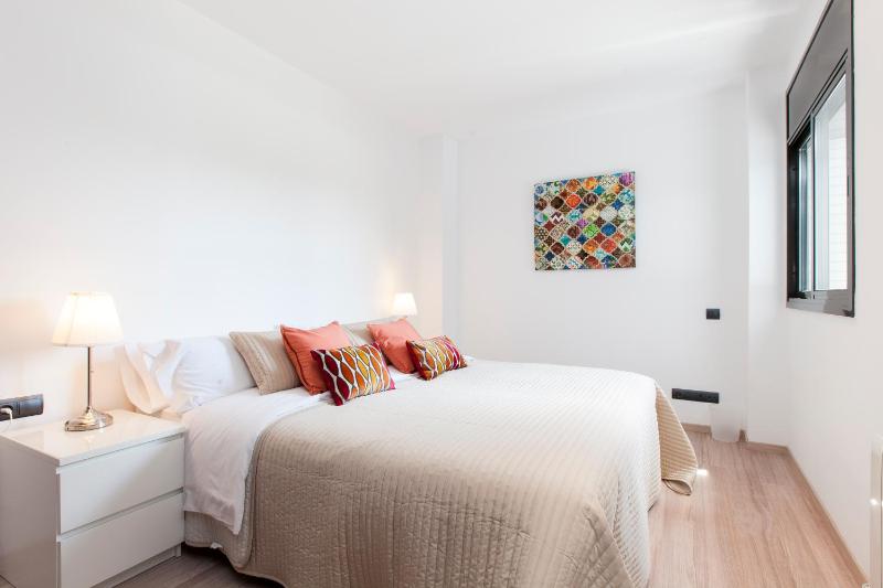 Superior Three-Bedroom Apartment - Plaça Josep Roca i Pons, 1 - 1 image 3