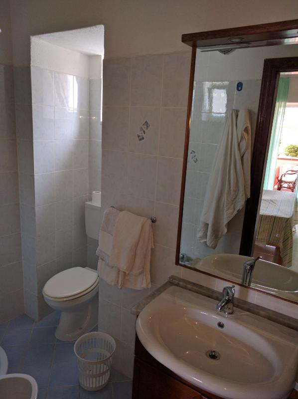 Budget Double Room image 4