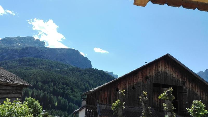 Classic Single Room with Balcony image 2