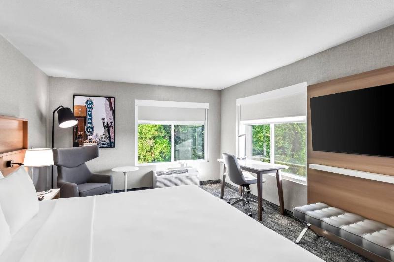 Radisson Hotel Portland Airport - image 10