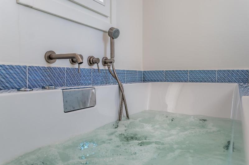 Exclusive Room with Spa Bath, Balcony and Panoramic View image 2