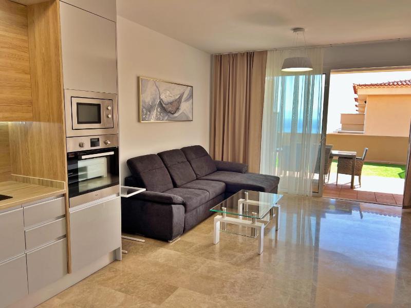 Townhouse with Ocean View - image 2