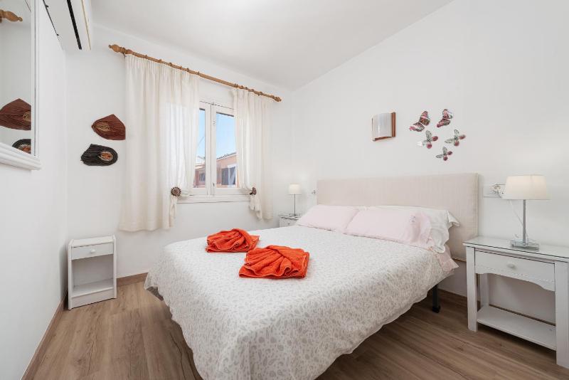 NEW Apartment Sol with Sea Views and Balcony by Bebreeze - image 5