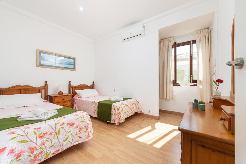 Villa Luna beach and pool - image 35