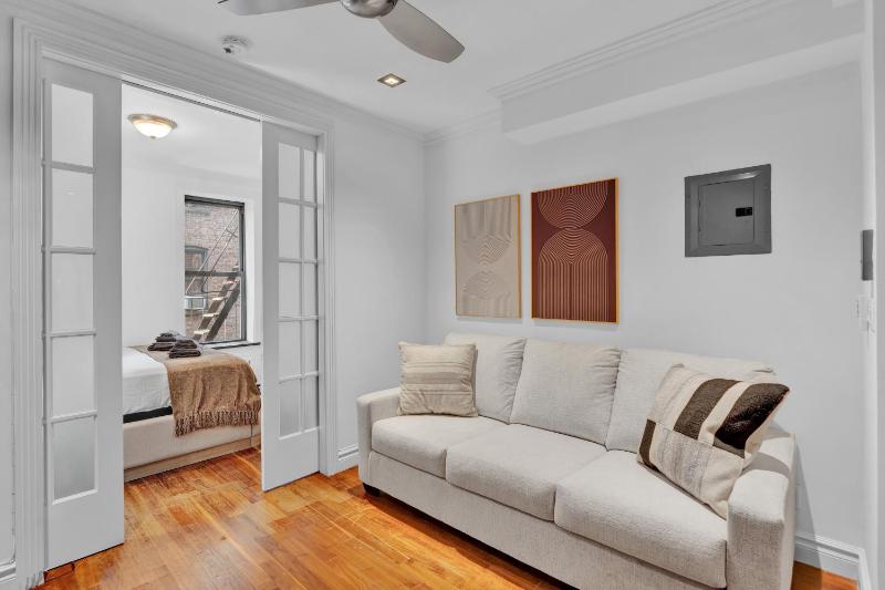 Spacious SoHo 1Bedroom Unit Washer & Dryer - image 15