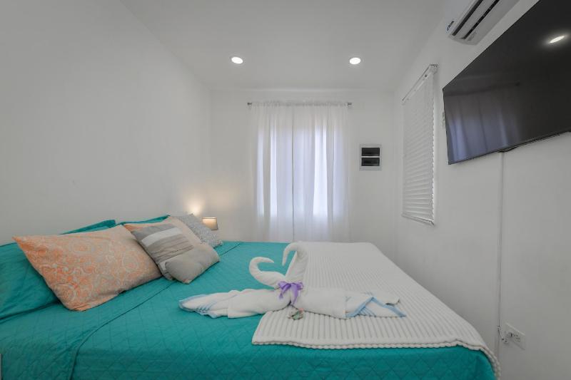 Hotel experience with daily housekeeping and laundry 2-Bedroom - image 35