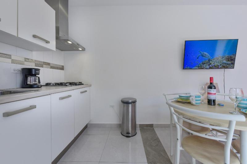 Hotel experience with daily housekeeping and laundry 2-Bedroom - image 13