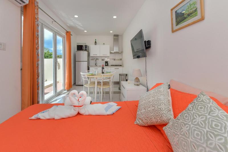 Hotel experience with daily housekeeping and laundry 2-Bedroom - image 3