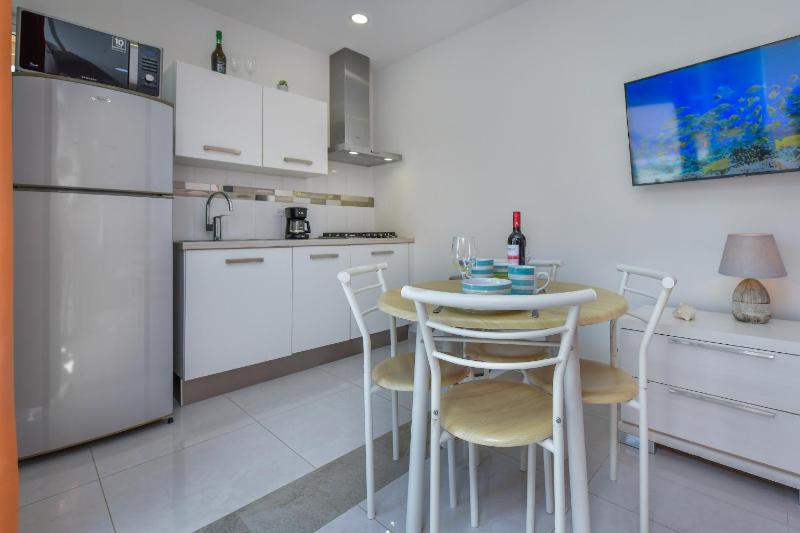 Hotel experience with daily housekeeping and laundry 2-Bedroom - image 30