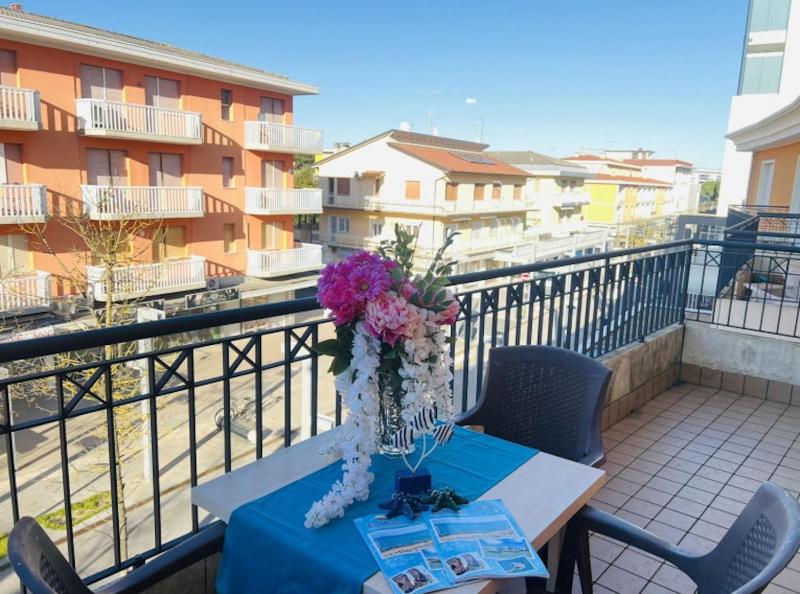 Large apartment for up to 9 guests - image 17