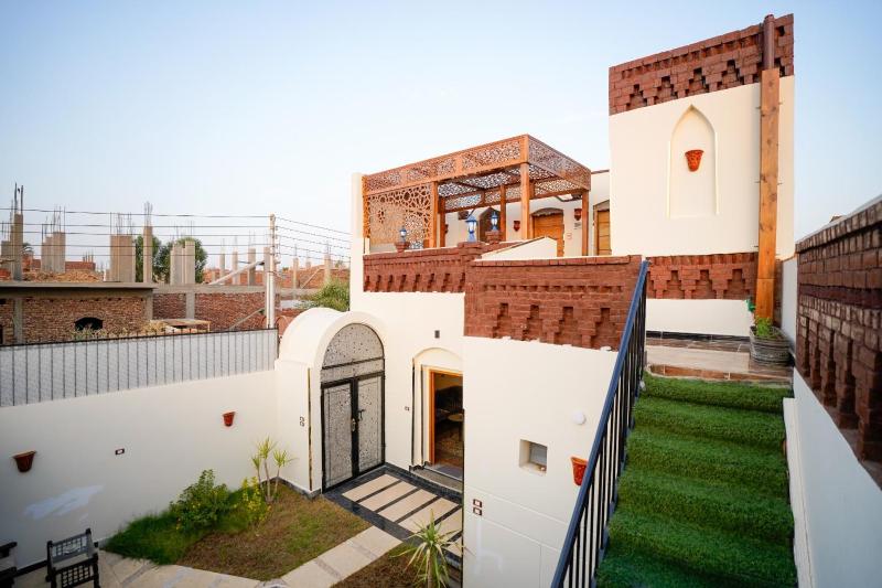 The Village House with Private Garden - Four Bedroom Nubian Home on Luxor West Bank - image 1