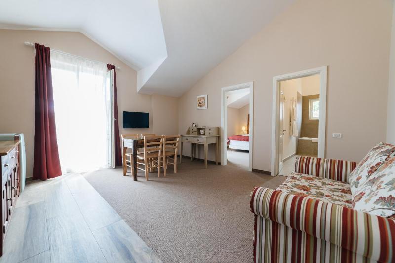 Deluxe Family Suite image 4