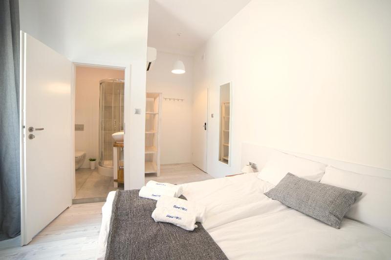Double Room image 3