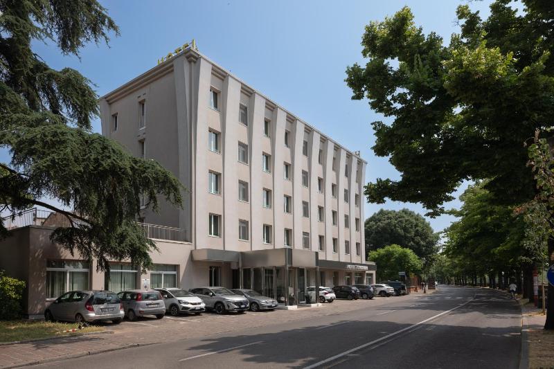 Hotel Toscanini - image 6