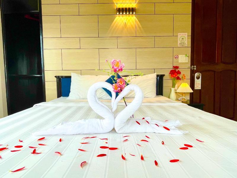 Pink Lotus Hotel Hue - image 6