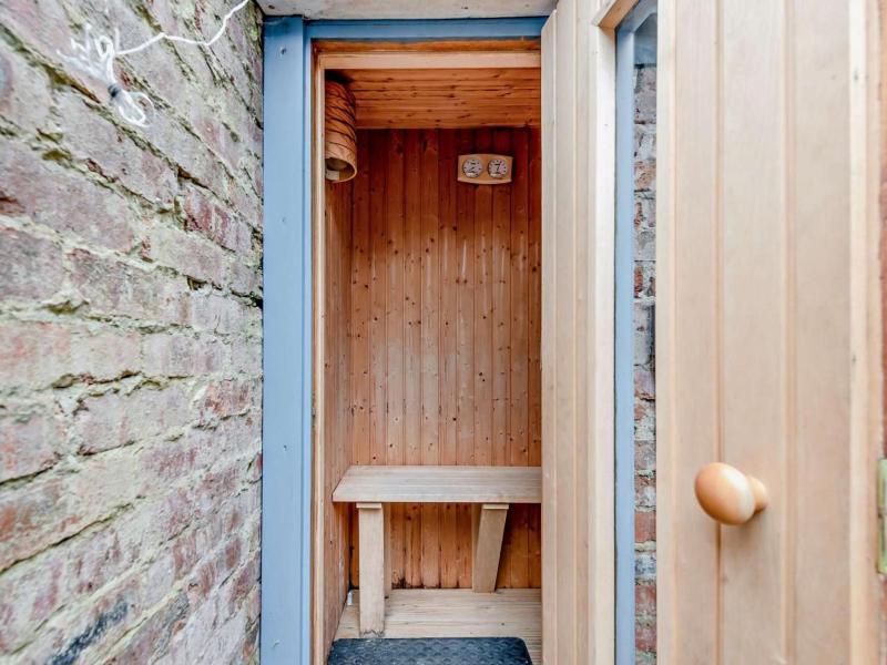 Clareston Cove - a lovely 3 bed cottage with sauna in Tenby town centre - image 24